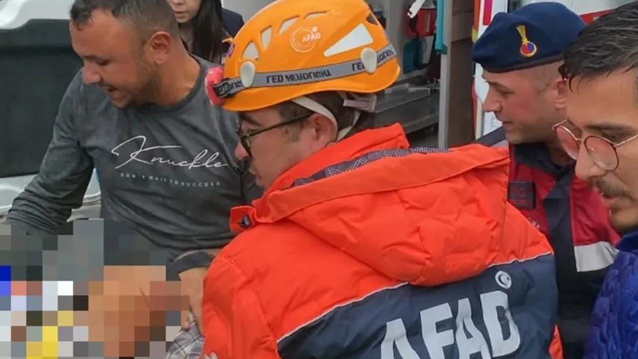 Uşak–İzmir Karayolunda Tır Şarampole Yuvarlandı: 1 Yaralı