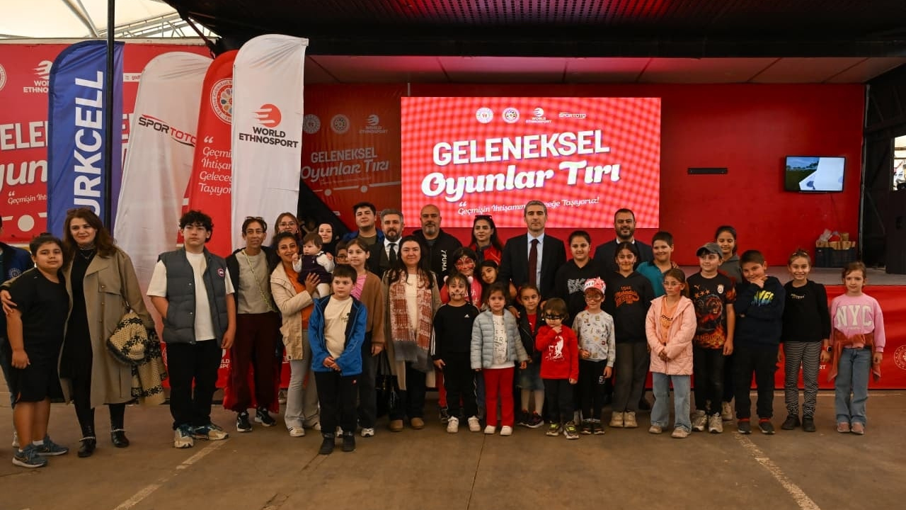 Uşak'ta Geleneksel Oyun Tırı Çocukların Yüzlerini Güldürdü