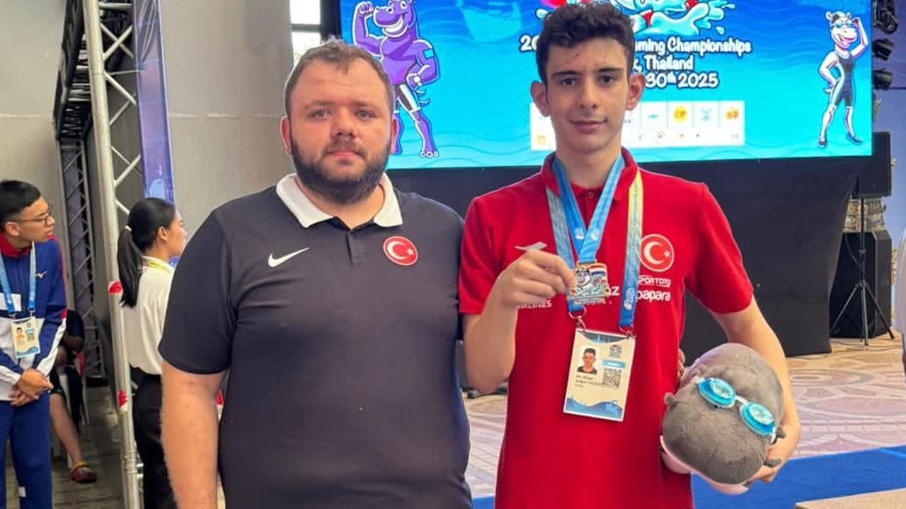 Dünya şampiyonu Uşaklı Bilge Kağan Yılgın, Cumhuriyet Bayramı’nda Külliye’de
