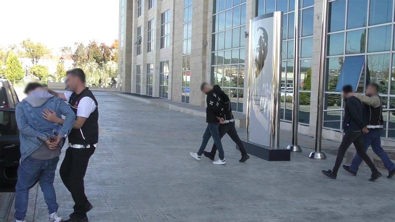 Uşak polisinden yasaklı madde operasyonu, 4 tutuklama