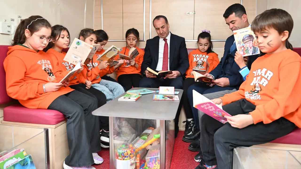 Uşak’ta Gezici Kütüphane ve Planetaryum Çadırı Öğrencilerle Buluştu