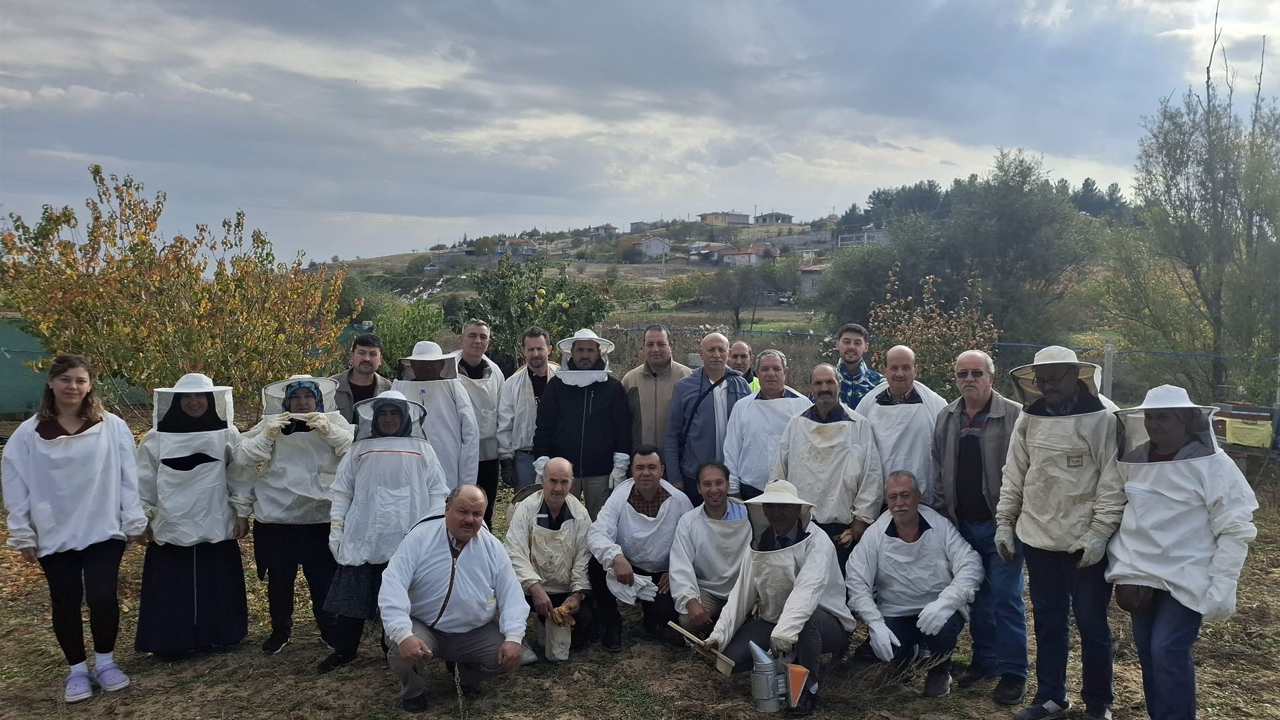Uşak Tarım Müdürlüğü Sahada Arıcılar İçin Altın Değerinde Bilgiler