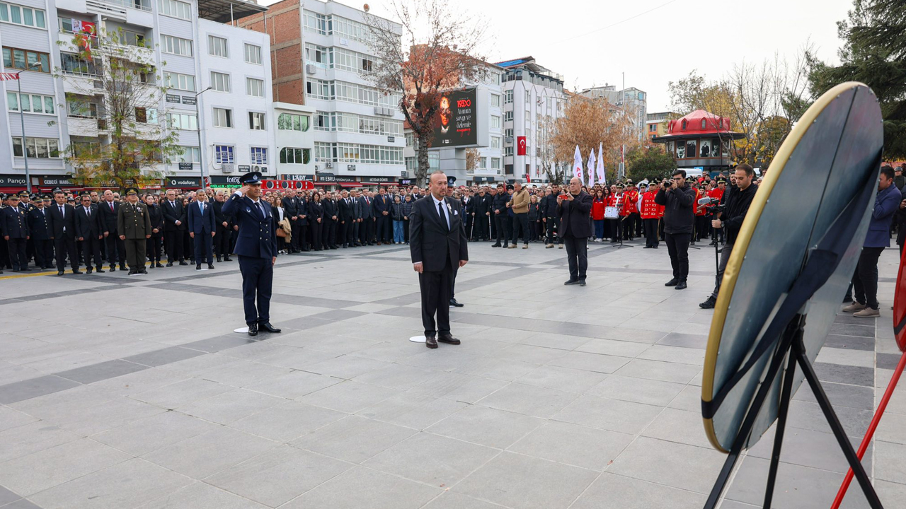 Uşaklılar 10 Kasım'da Büyük Önder Atatürk'ü andı