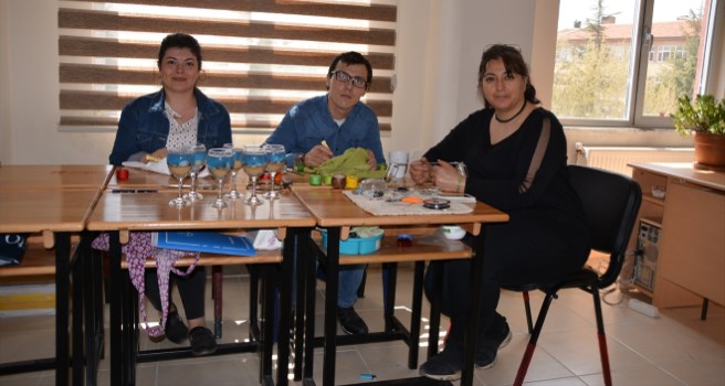 Banaz'da engelliler için takı kursu açıldı
