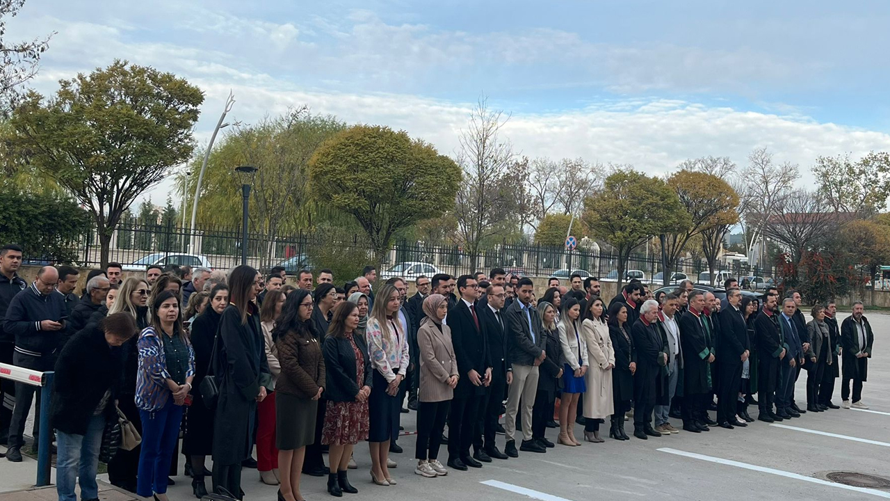 Uşak Barosu’ndan Gönüllere Dokunan 10 Kasım Açıklaması