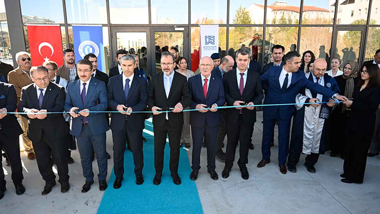 Deri, Tekstil ve Seramikte Yeni Dönem Uşak Üniversitesi Tasarım Merkezi Açıldı