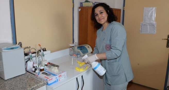 Uşak'ta temizlik görevlisi iki kitap yazdı
