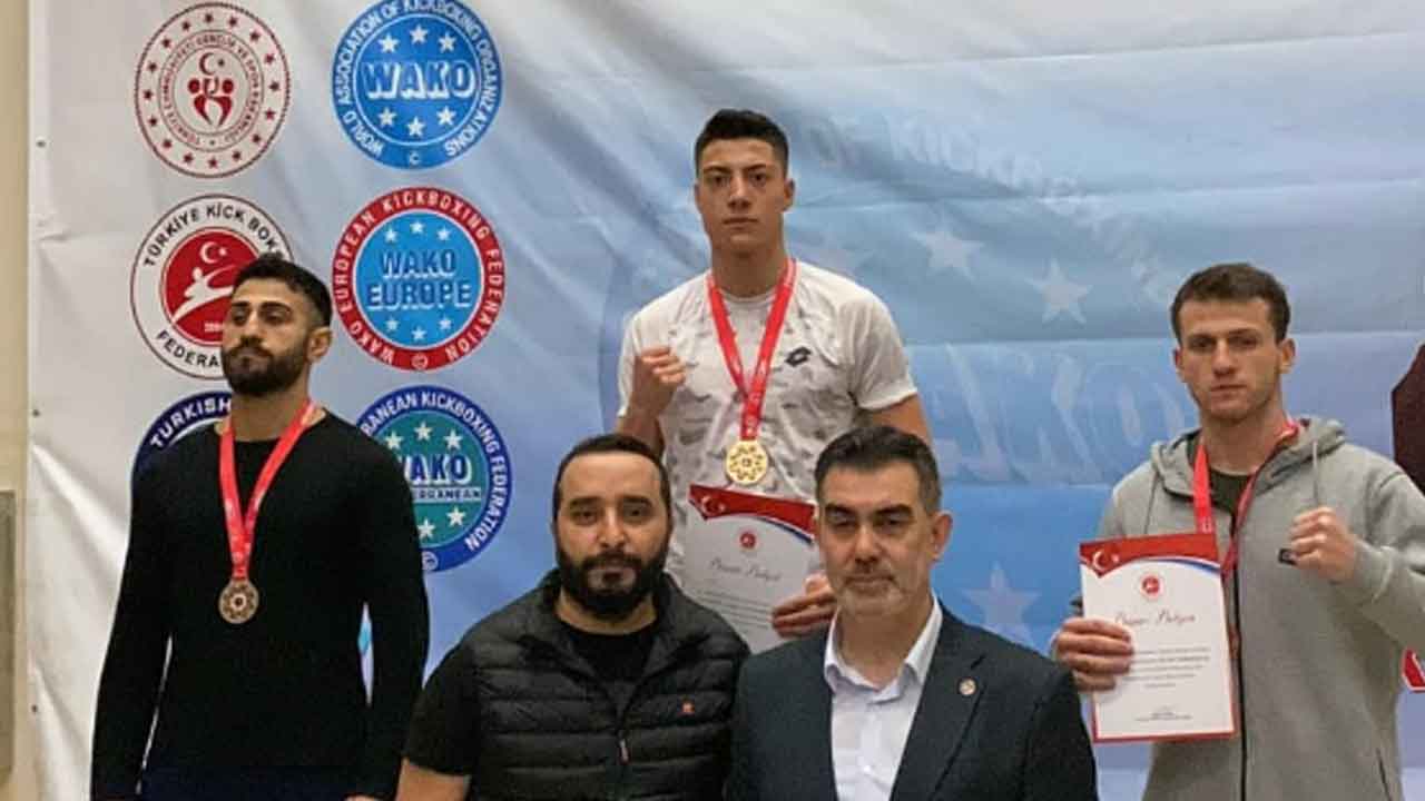 KickBoks’ta Gözler Uşaklı Hamza Gezgin’de: Türkiye’yi Dünya Şampiyonası’nda Temsil Edecek