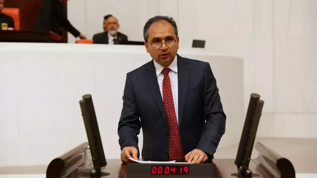 AK Parti Uşak Milletvekili Güneş: 23 Yılda 24 Bin Km Bölünmüş Yol Yaptık