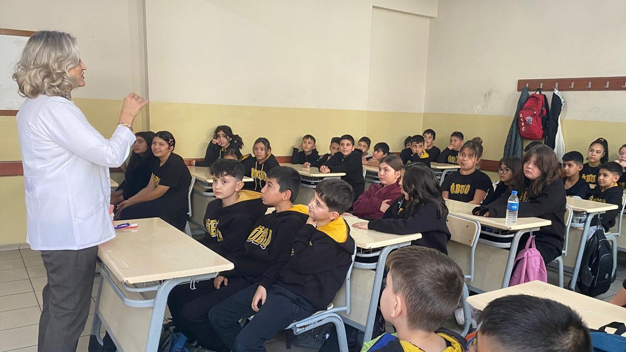 Uşak'ta öğrencilere Diş Sağlığı Eğitimi ve Dental (Diş) Travmaları anlatıldı