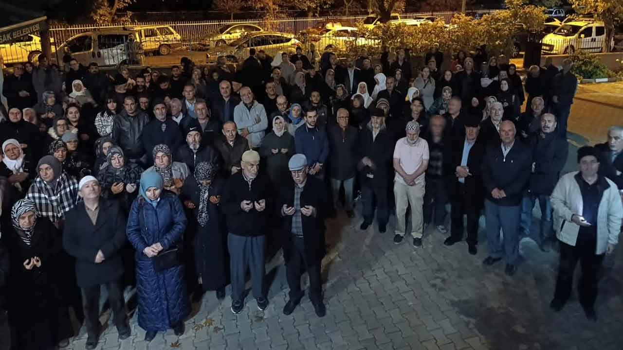 Dualar Eşliğinde Kutsal Yolculuk Uşak'tan Umre Kafilesi Uğurlandı
