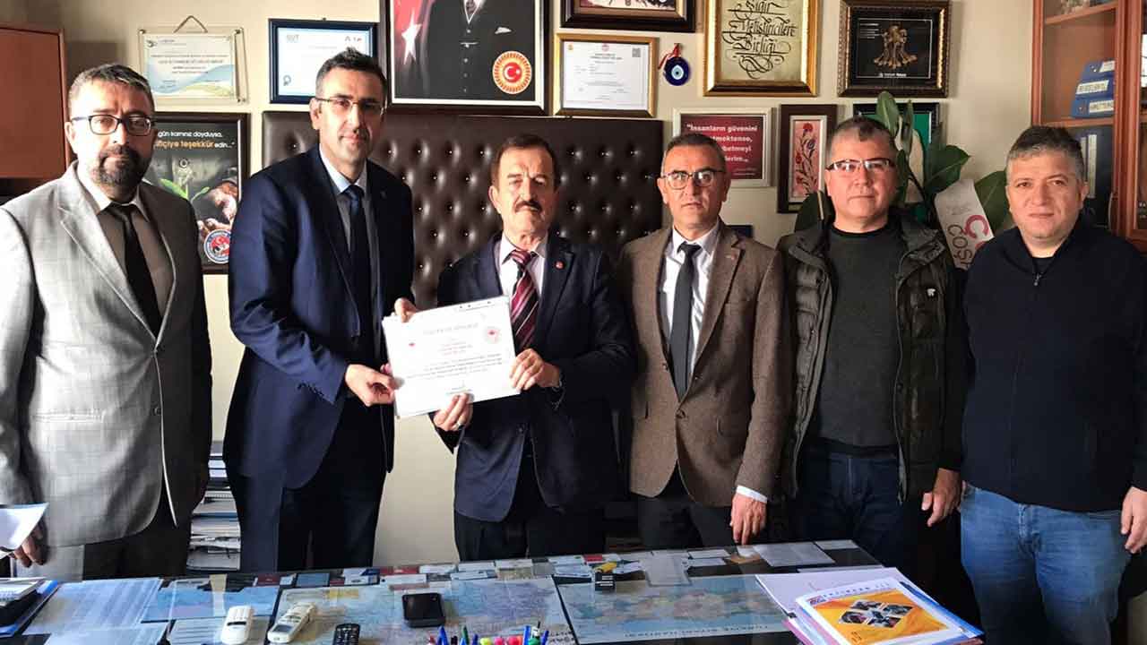 Uşak Hayvancılığına Güç Katacak Belge Teslim Edildi
