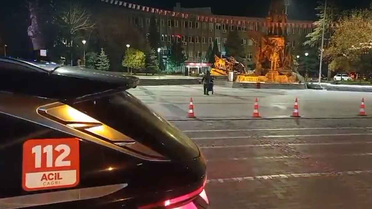 Uşak Kent Meydanında Unutulan Valiz Polisi Alarma Geçirdi