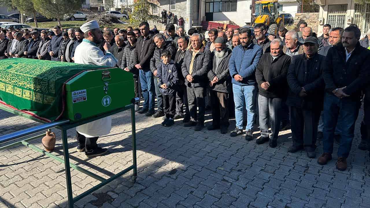Uşak'ta kazada ölen çift son yolculuklarına uğurlandı