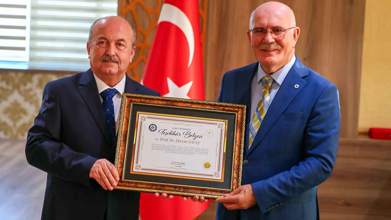 Uşak Üniversitesi Rektörü Demir göreve başladı