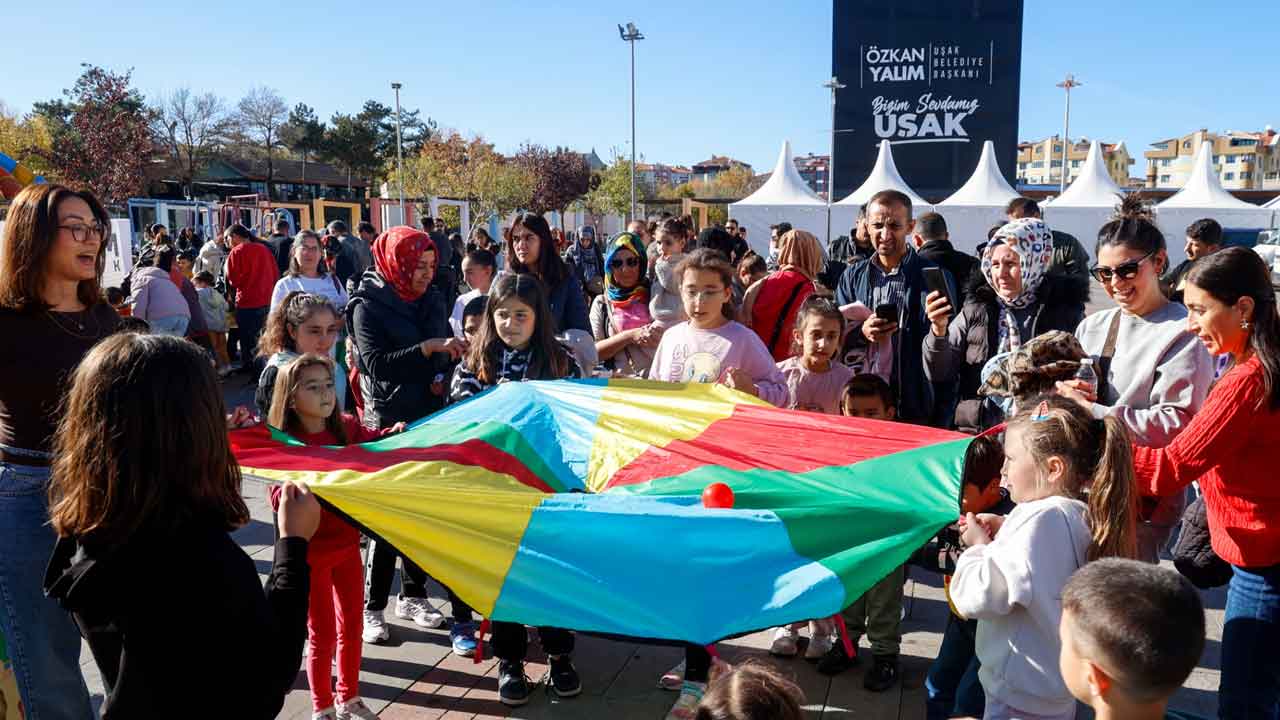 Uşak Belediyesi Çocuklara Bilim Yolunu Açtı Tüm Atölyeler Ücretsiz