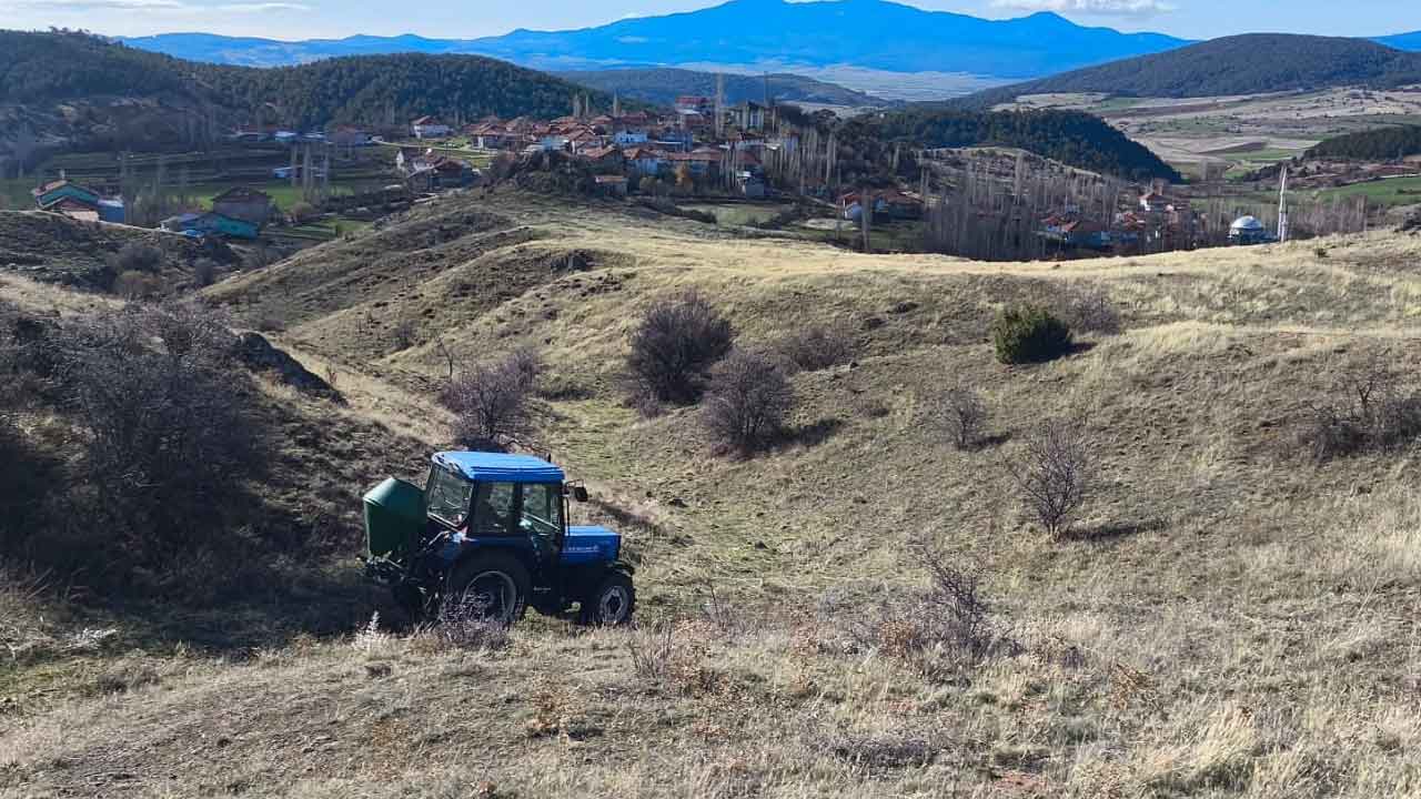 Kırsalda Verim Artışı Uşak’ta 26 Ton Gübre Toprağa Verildi