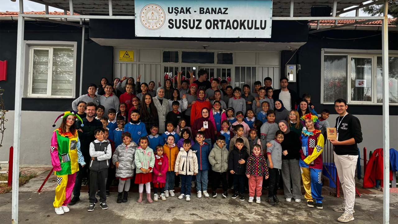 Uşak’ta Gençlerden Çocuklara Okuma Sevgisi: Etkileşimli Kitap Tiyatrosu Projesi Tamamlandı