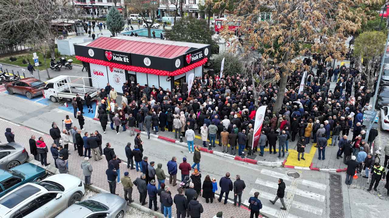 Uşak’ta Halk Et Açıldı, Kıyma ve Kuşbaşı Piyasanın Altında Satılacak