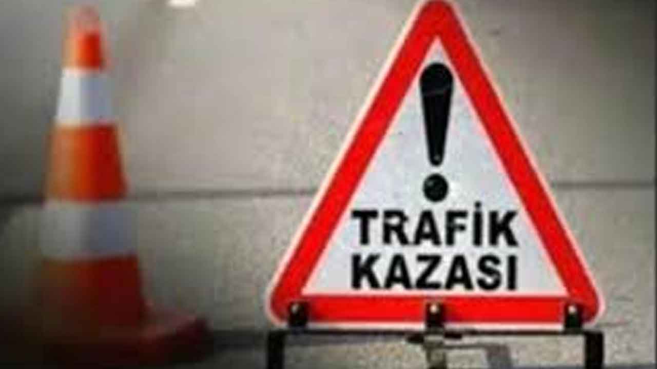 Eşme–Uşak Yolunda İki Otomobil Çarpıştı 3 Yaralı