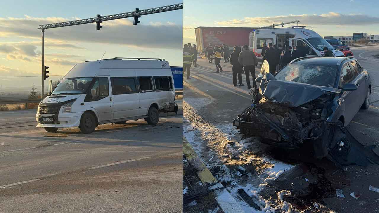 Afyonkarahisar'da öğrenci servisi ile otomobil çarpıştı, 18 kişi yaralandı