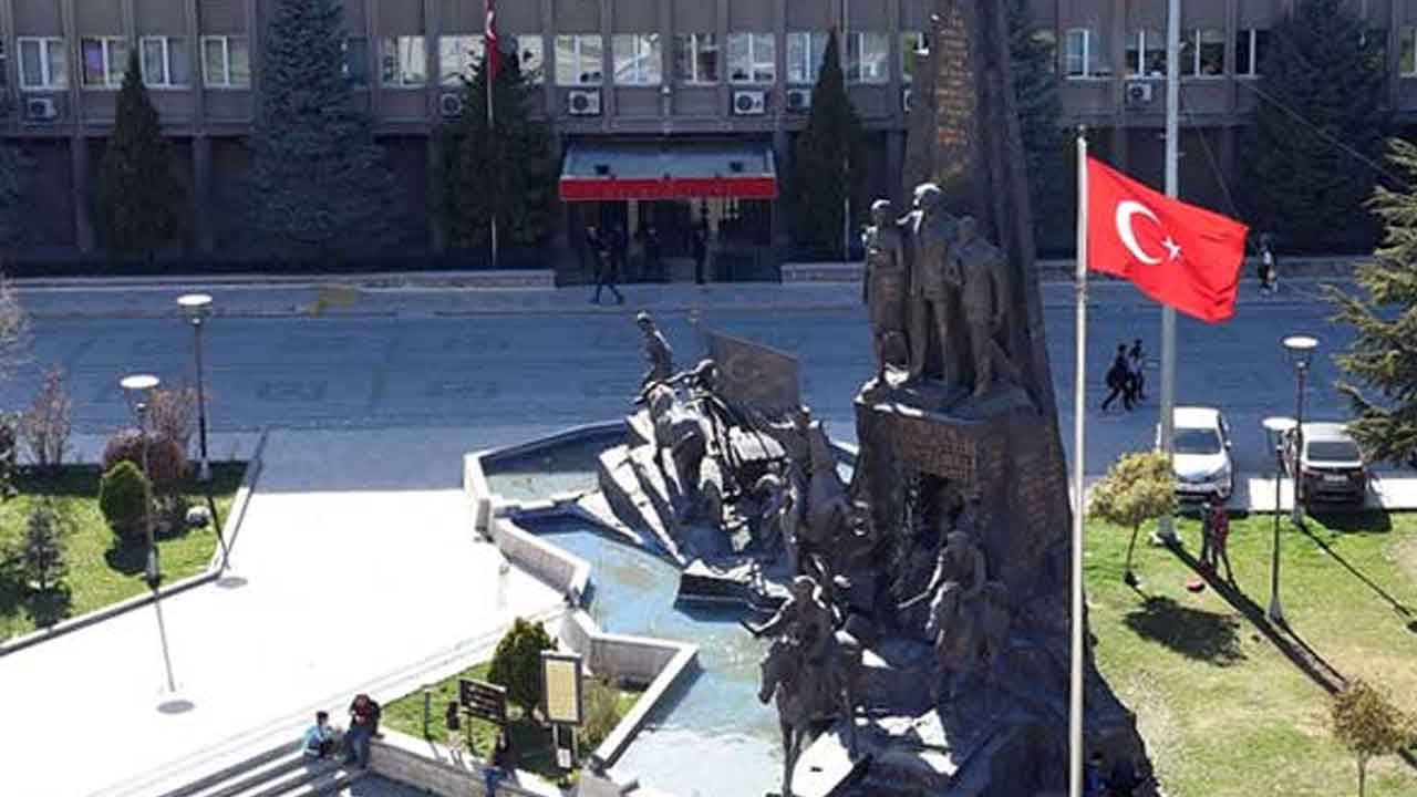 Uşak Yılbaşında Trafikten Sağlığa İtfaiyeden 112'ye Tam Kadro Hazır