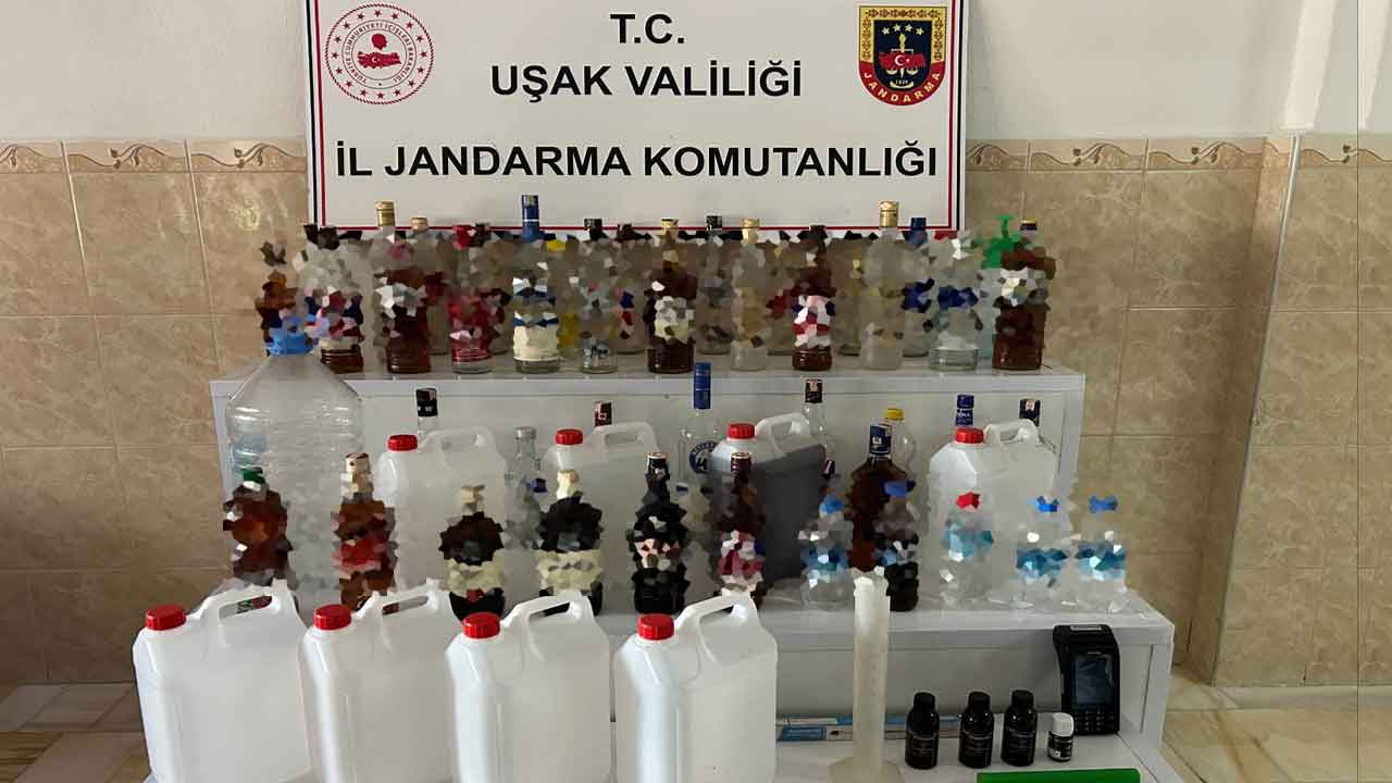 Uşak’ta Sahte İçkiye Geçit Yok, Operasyon Yapılan Evden Alkol ve İmalat Malzemesi Çıktı