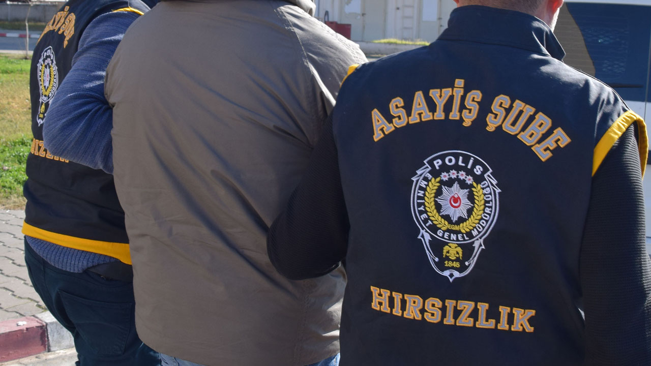 Uşak'ta hırsızlık yaptıkları tespit edilen 5 şüpheli İstanbul'da yakalandı