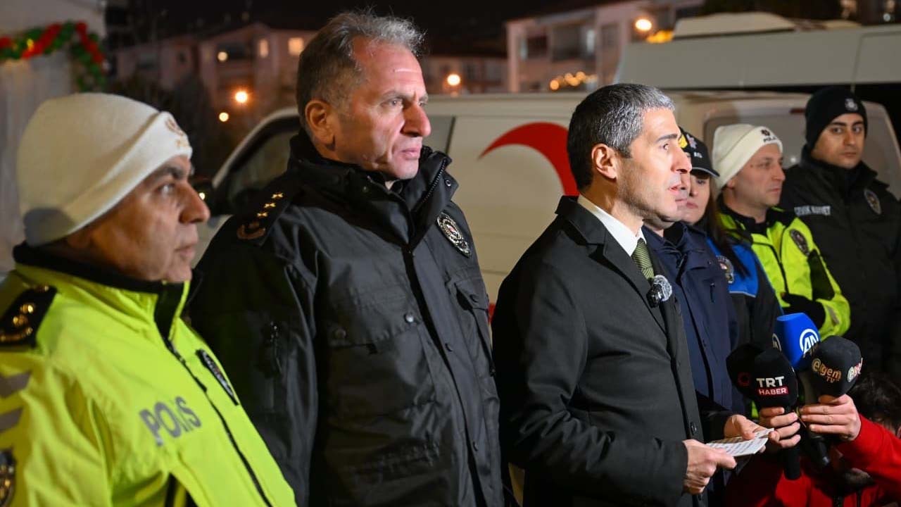 Uşak Valisi Aktaş, yeni yıl öncesinde kentteki denetimleri inceledi