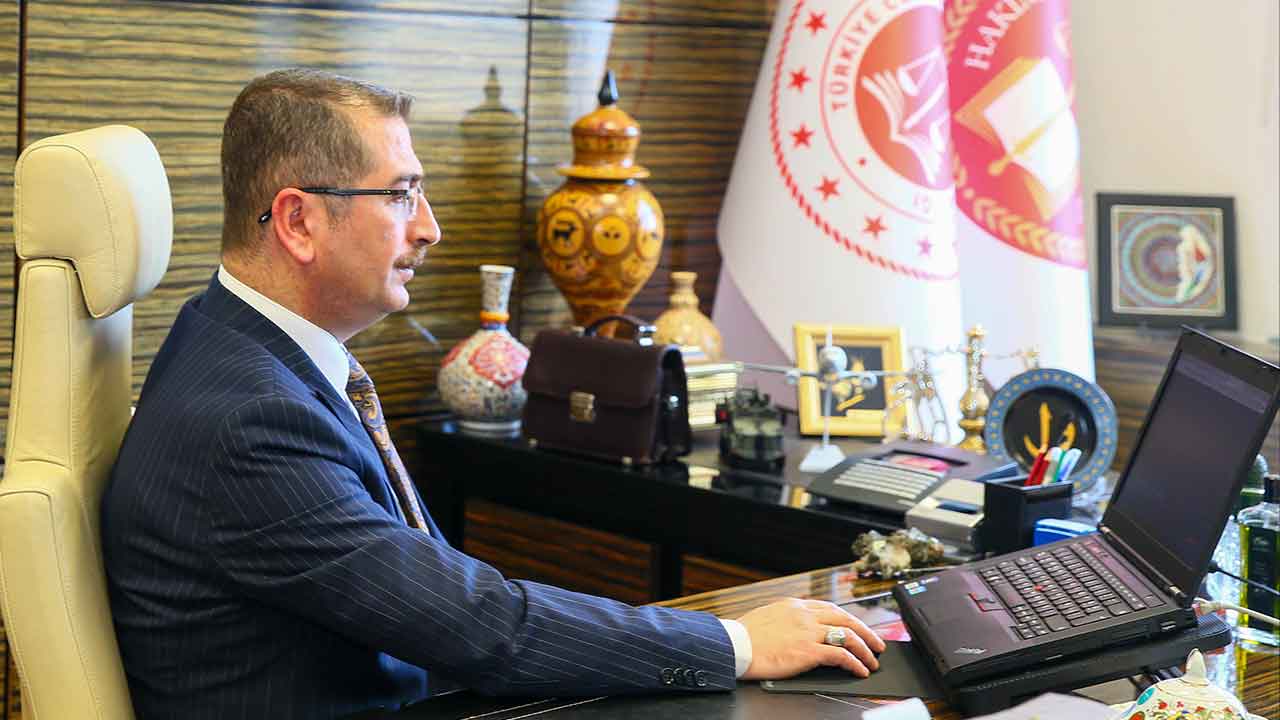 Uşak Cumhuriyet Başsavcısı Çınar, AA'nın "Yılın Kareleri" oylamasına katıldı