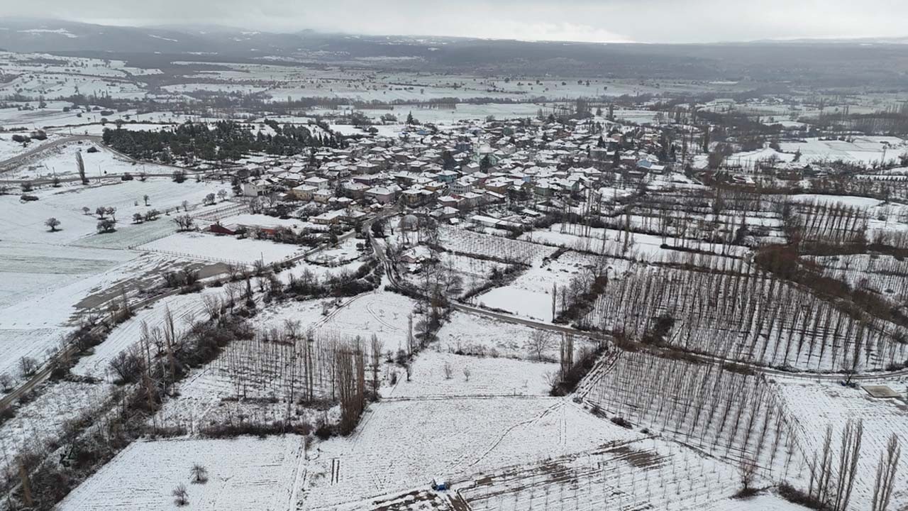 Uşak'ın yüksek kesimleri beyaza büründü