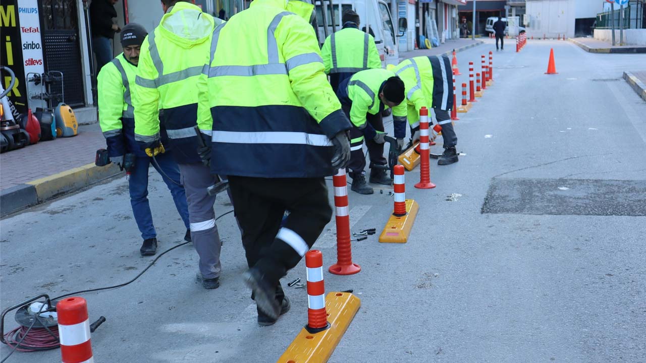 Uşak’ta Trafiğe Yeni Düzenleme: Yol Bölme Butonlarıyla Akış Hızlandı