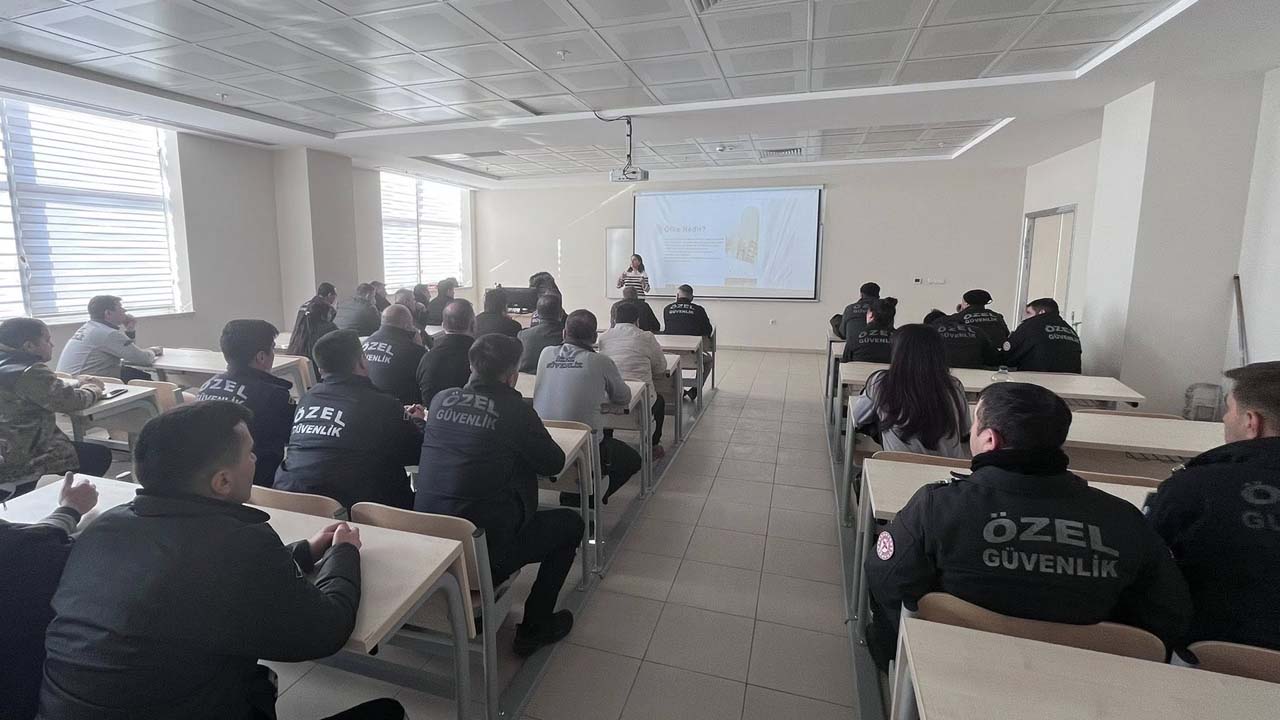 Uşak Eğitim ve Araştırma Hastanesi’nde Kriz Anlarına Yönelik Eğitim