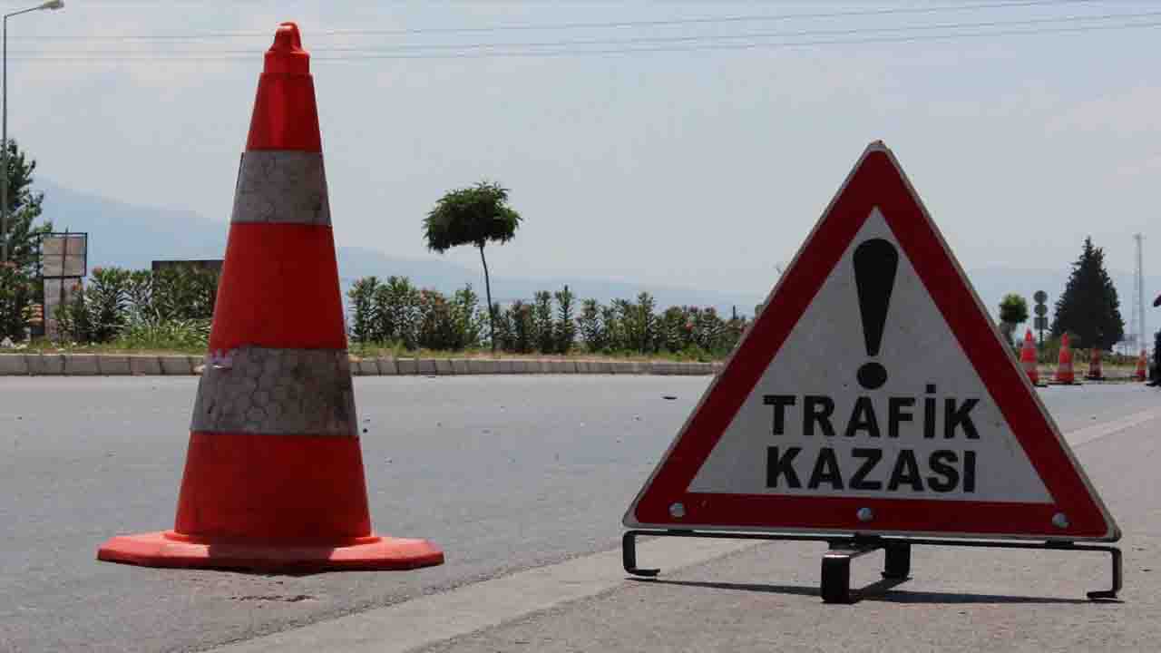 Çivril - Uşak Karayolunda 2 Ayrı Kazada 3 Kişi Öldü