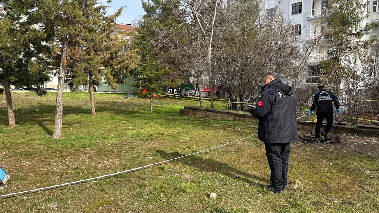 Uşak'ta Millet Bahçesi'nde 53 yaşındaki bir kişi ölü bulundu