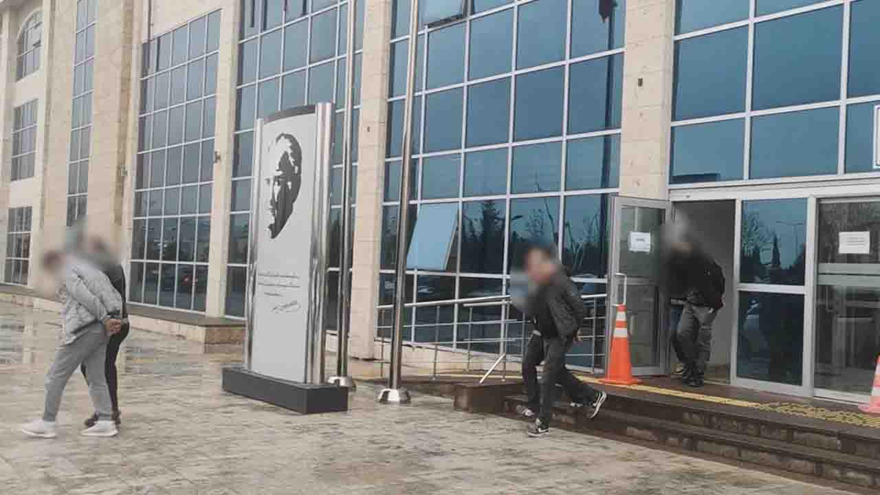 Uşak’ta Narkotik Operasyonu Yüzlerce Doz Uyuşturucu Yakalandı
