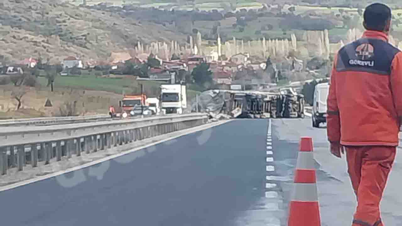 İzmir- Uşak  Karayolu  Yenişehir Rampasında Kaza
