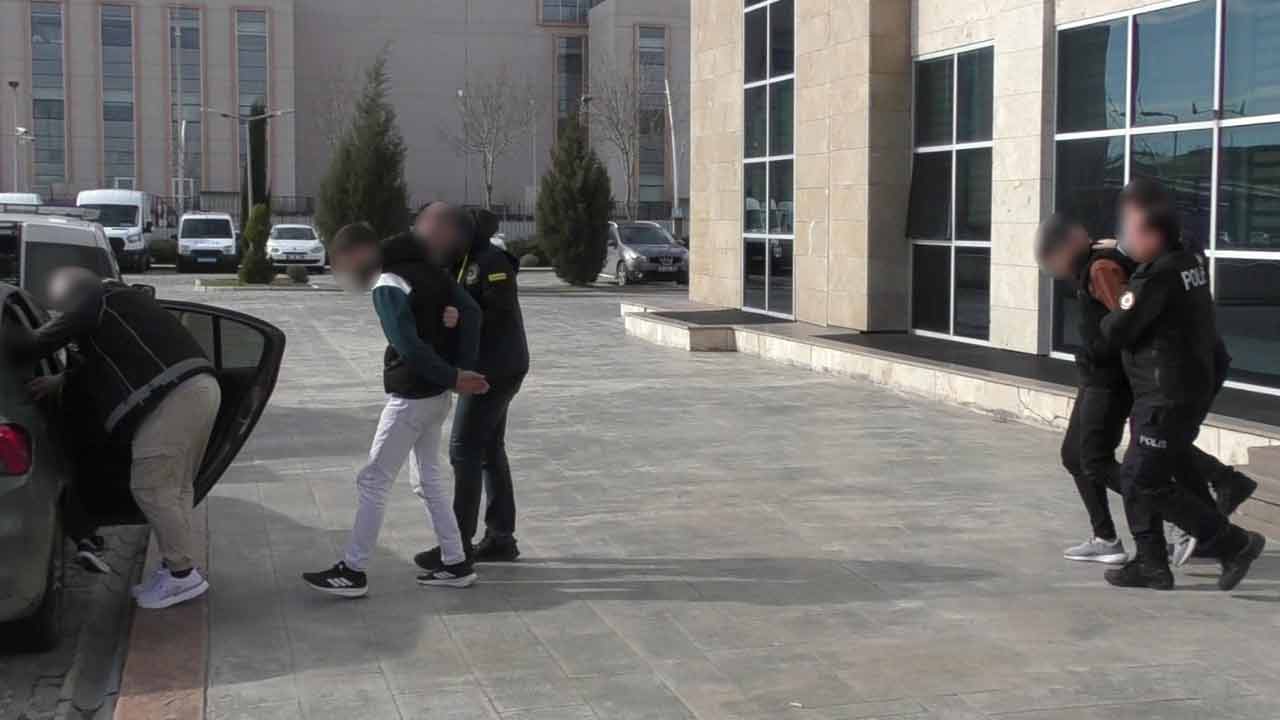 Uşak'ta Uyuşturucu Operasyonu: Bin 177 Kullanımlık Sentetik Bonzai Ele Geçirildi