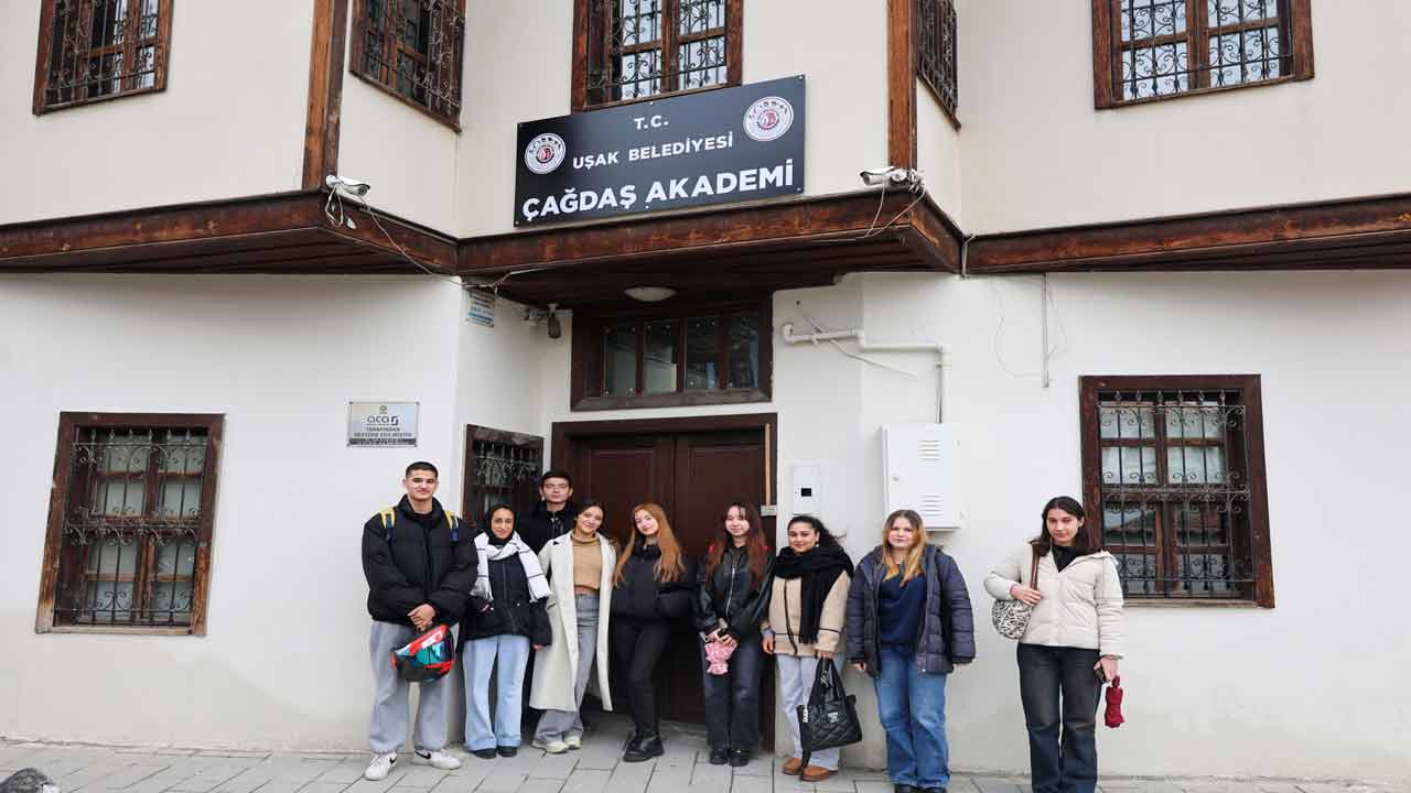 Ücretsiz Eğitim Kursları İle Uşak Belediyesi Öne Çıkıyor