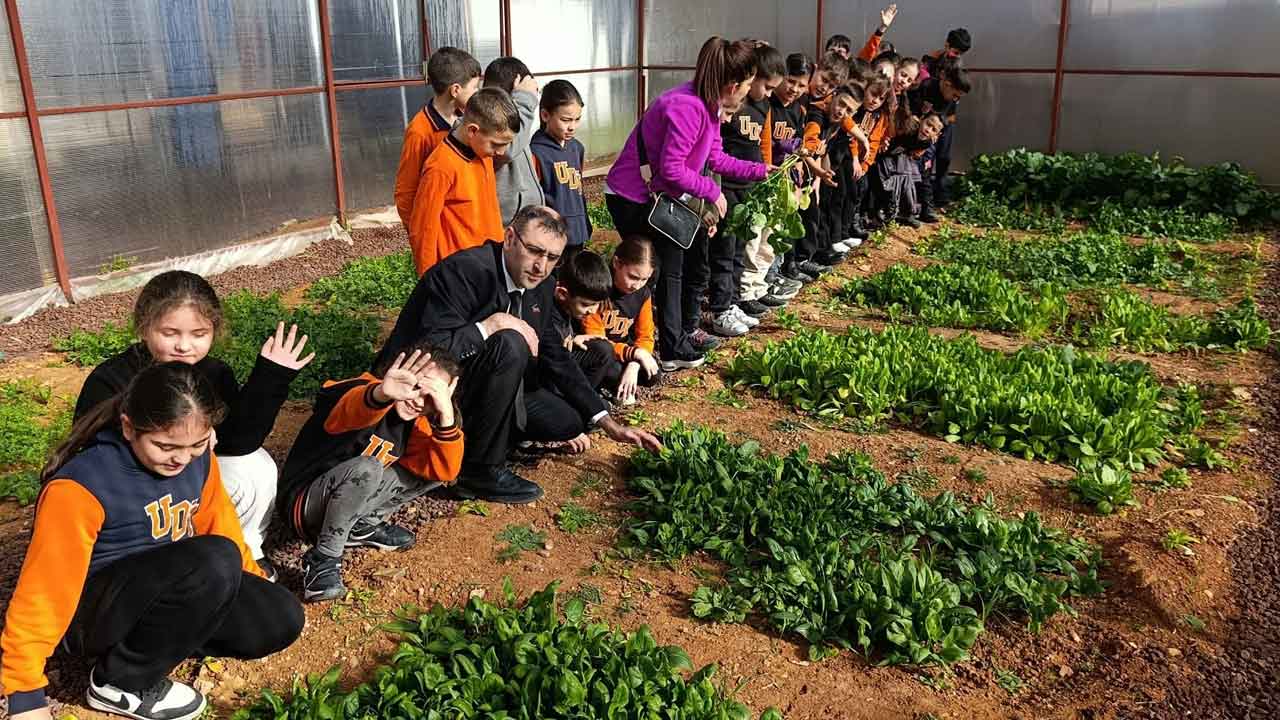 Uşak’ın Dikilitaş İlkokuluna Mini Çiftlik Kuruldu