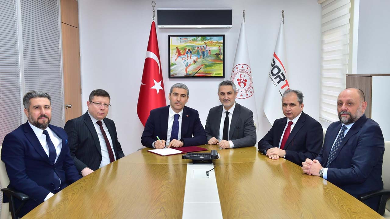Uşak’ta Spor Seferberliği, Yeni Salonlar ve Sahalar Yapılacak