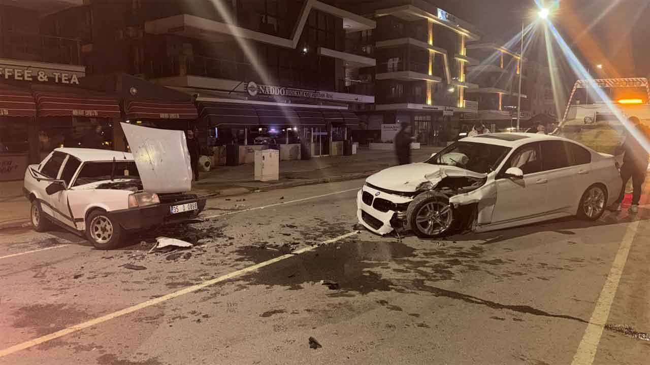Ödemiş'te İki Otomobilin Çarpıştığı Kazada 3 Kişi Yaralandı