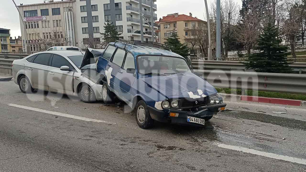 Uşak’ta 3 Araçlı Zincirleme Kaza 4 Yaralı
