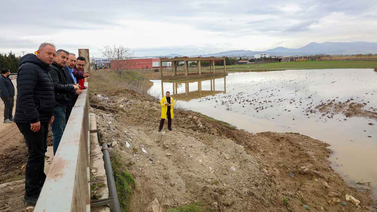 Uşak Belediye Başkanı Özkan Yalım Su Baskını Yaşanan Alanlarda İncelemelerde Bulundu