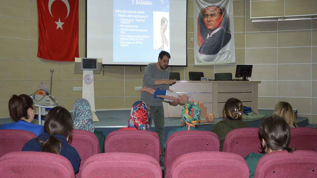 Uşak Üniversitesi Eğitim Araştırma Hastanesinde Personel Eğitimleri Devam Ediyor