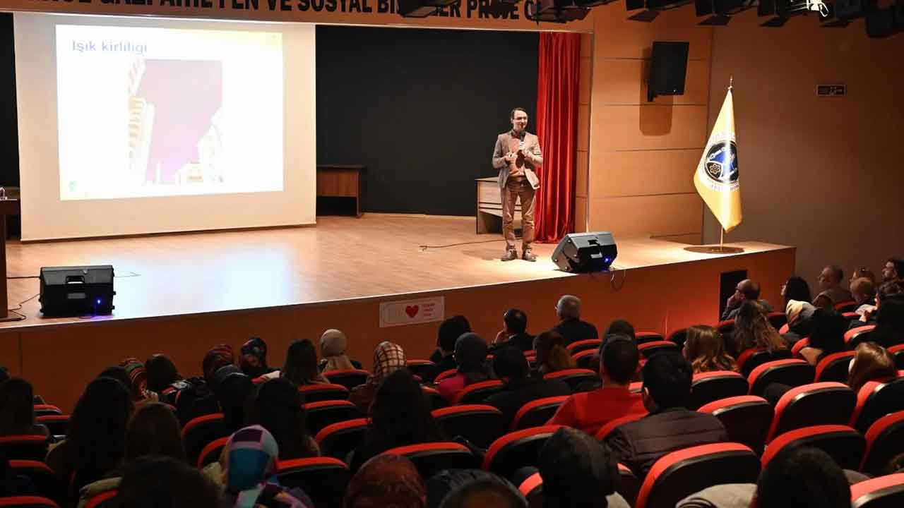 Uşak’ta “Öğrencilerde Dikkat ve Odaklanma” semineri Gerçekleştirildi