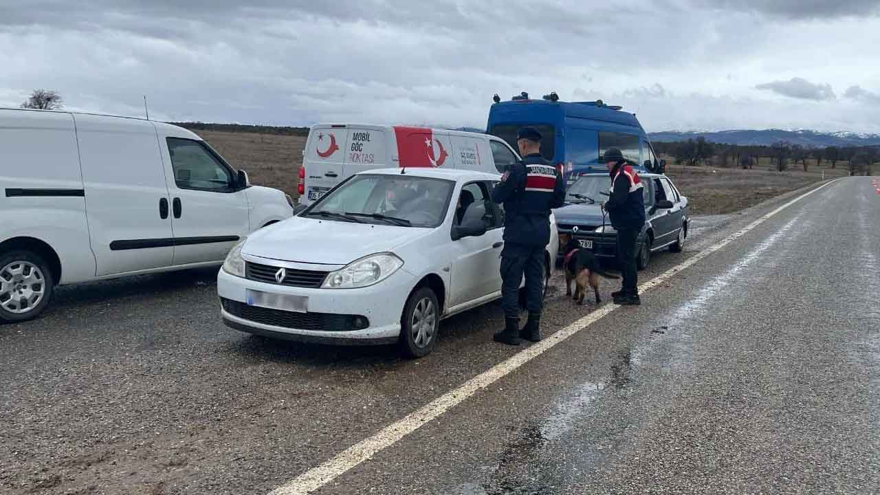 Uşak’ta Jandarma Düzensiz Göç Denetimlerine Aralıksız Devam Ediyor