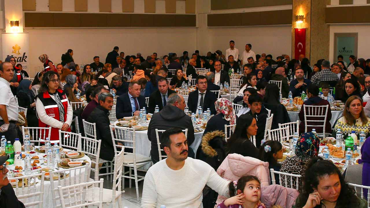 Uşak'ta şehit yakınları ve gaziler "Büyük Aile Sofrası"nda buluştu