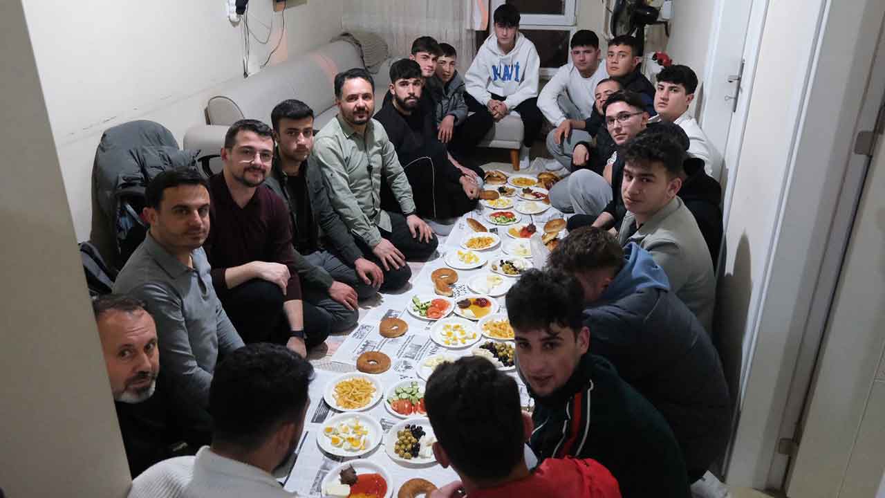 AK Parti Uşak İl Başkanı'ndan Sahur Buluşması