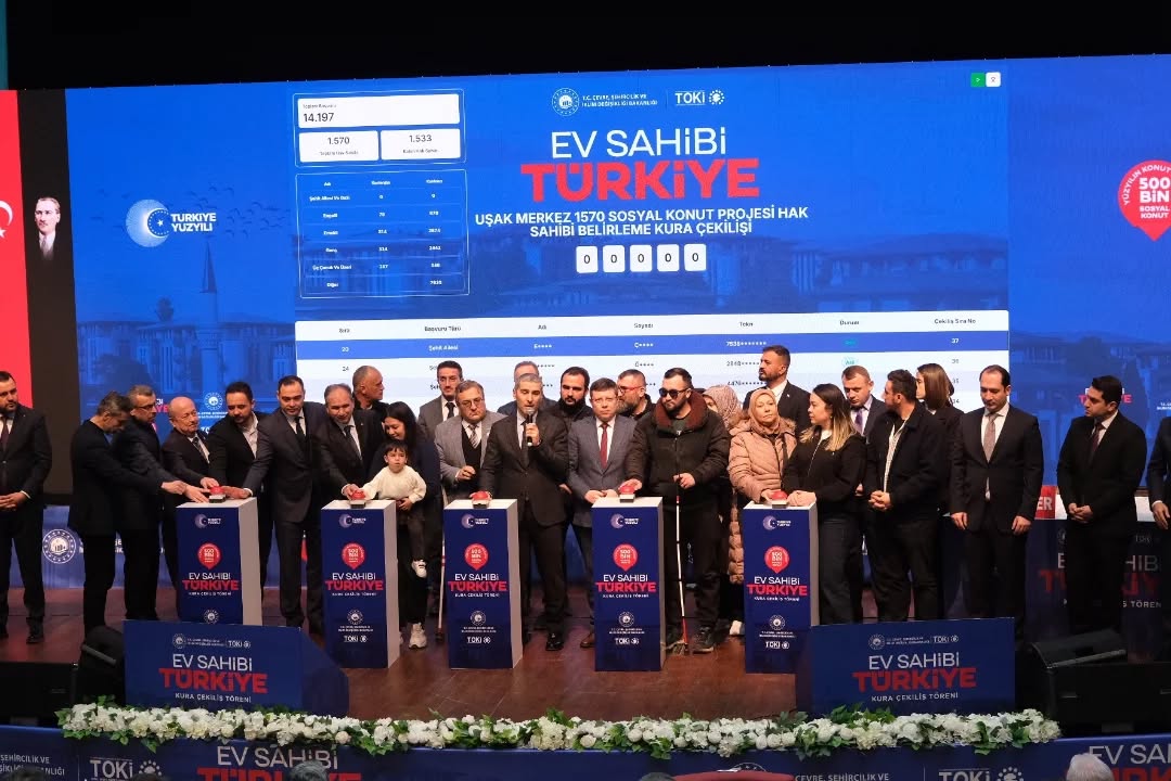 "Yüzyılın Konut Projesi" kapsamında Uşak'ta yapılacak konutların kurası çekildi